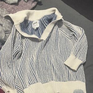 Aerie Navy and Cream V-Neck Sweater